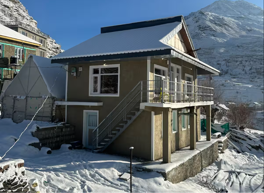 Stone Homestay Beneath the Ladakh Peaks