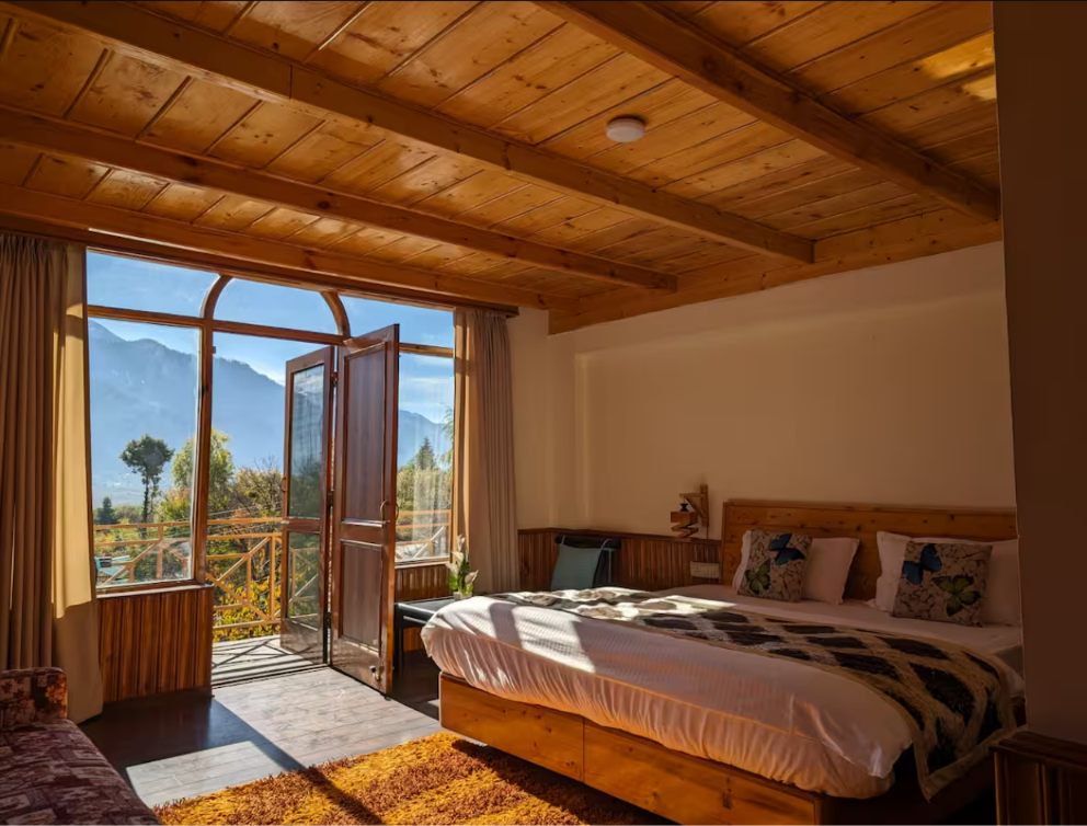 Deodar-Wood Cottage in the Manali Hills